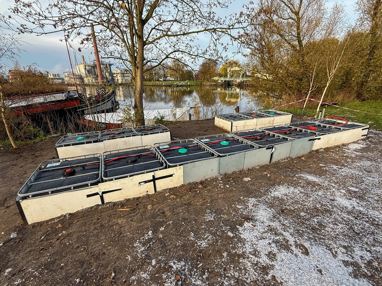 14 reservoirs voor regenwater die zijn ingegraven in de grond bij GOUDasfalt