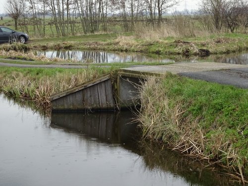 Bestaand betonnen bruggetje in de Gouderakse Tiendweg dat opgeknapt wordt.