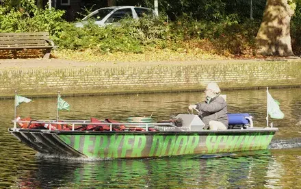 Boot met tekst sterker door schoon