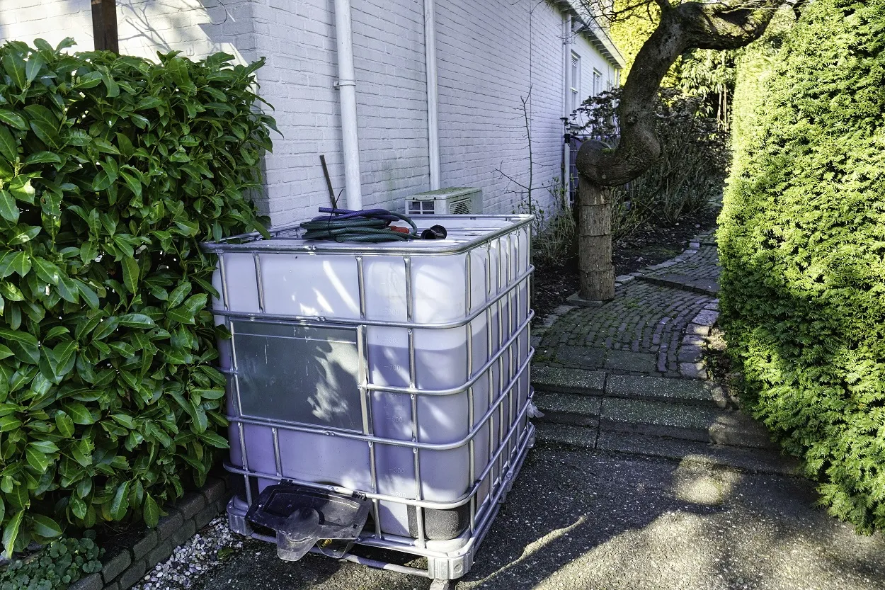Watertank in de tuin