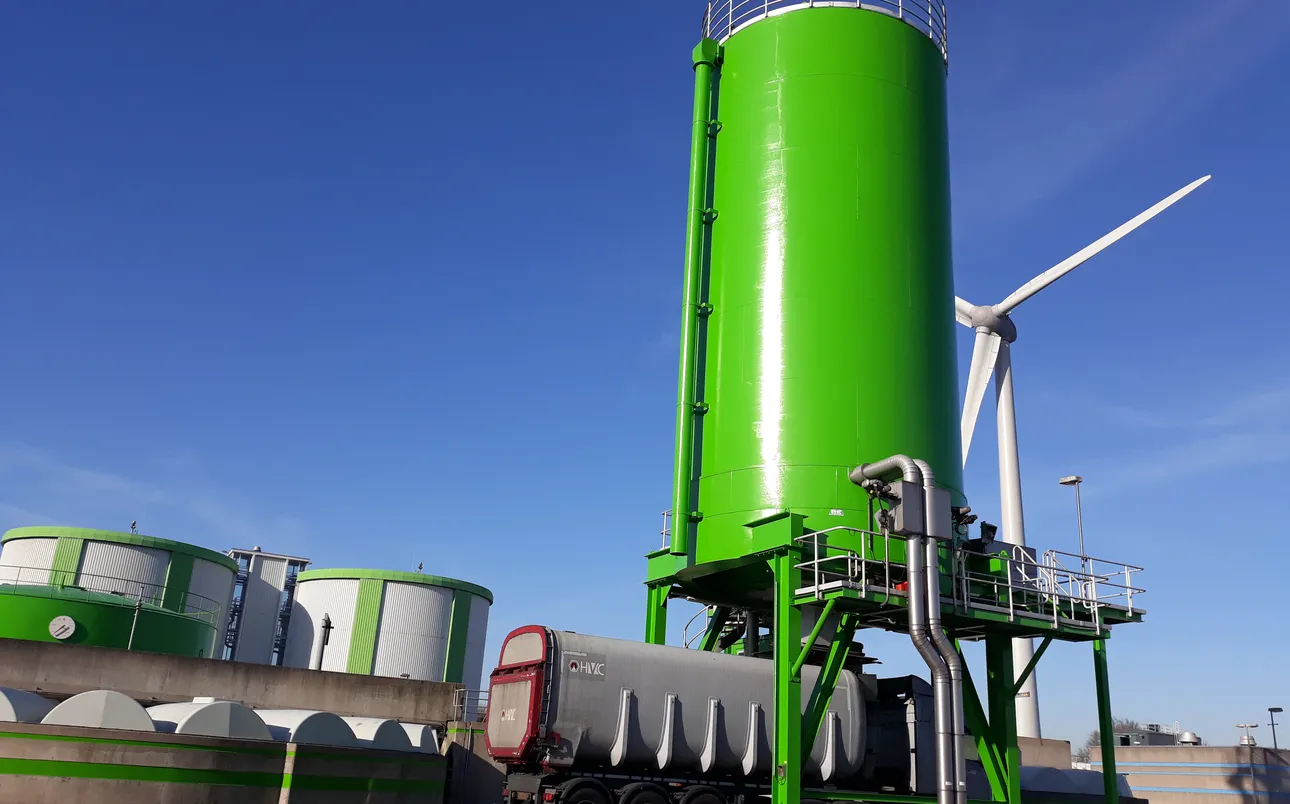 Slibtank op zuivering