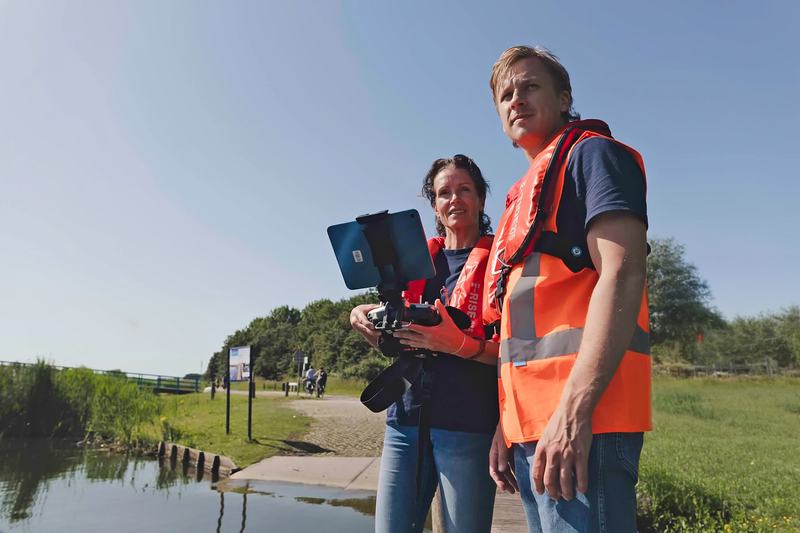 Handhavers bij het water