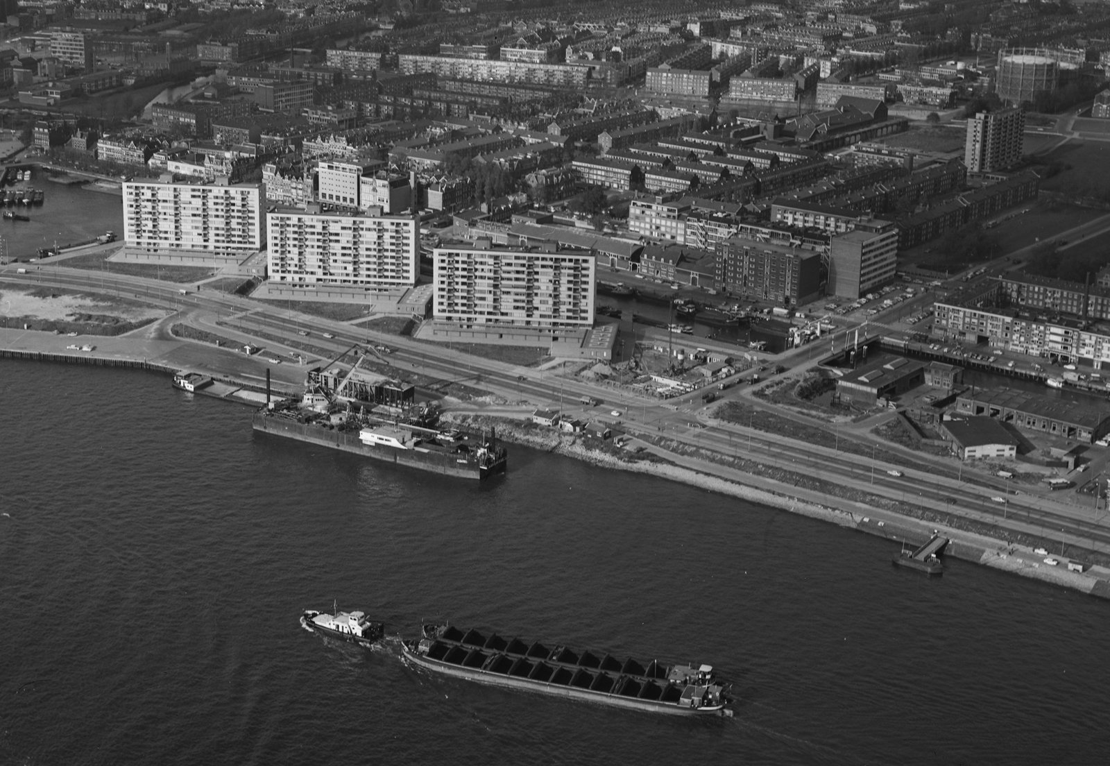 Hoofdkantoor in aanbouw copyright Dick Lemcke