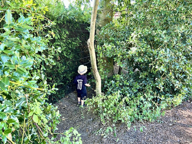 Speelplek aan de rand van de speeltuin