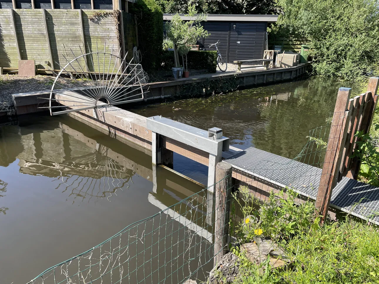 Stuw in Moordrecht in de buurt van de Prinses Margrietstraat, vlak bij het centrum