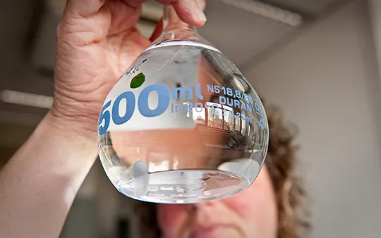 Laboratoriumglas met water