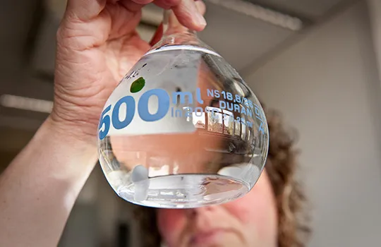 Laboratoriumglas met water